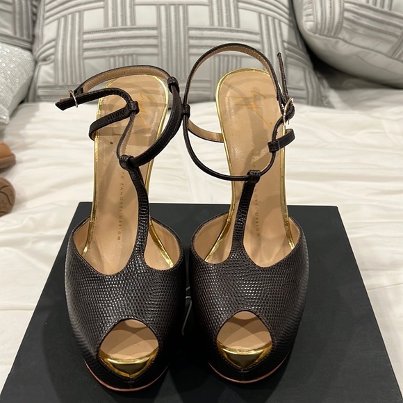 Giuseppe zanotti design. Size 39. Platform 105. Worn twice. Brown w/ gold heel - Picture 1 of 8